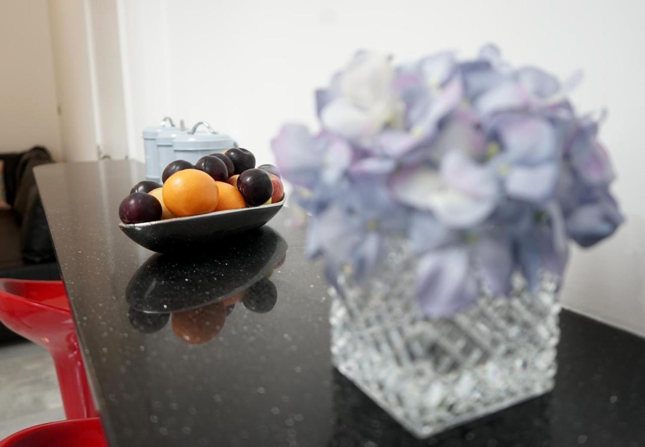 Apartamento Luxury Garden Sleep 7, 2 Mins To Metro Londres
