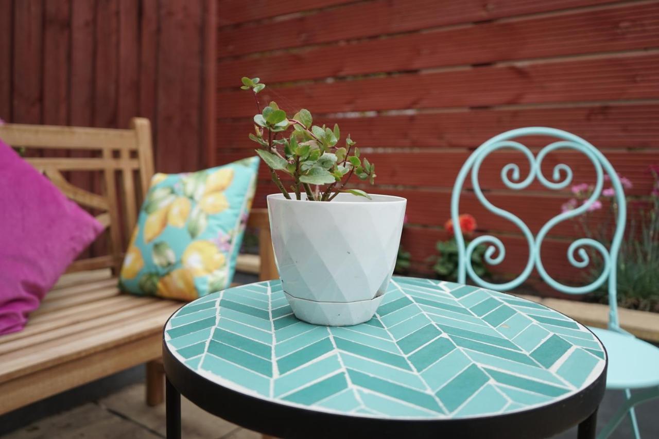 Luxury Garden Sleep 7, 2 Mins To Metro Apartamento